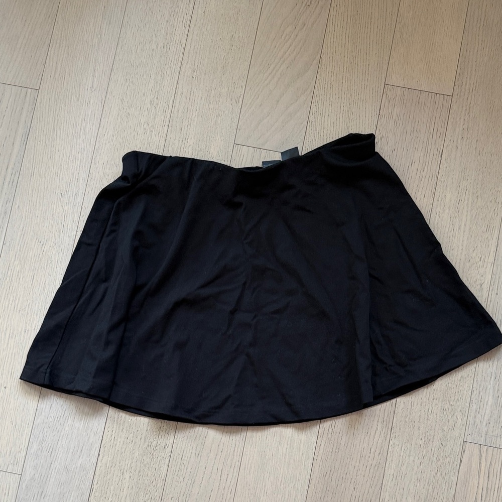 H&M - Classic Black Mini Skirt (XL)